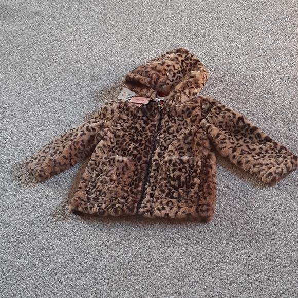 New Girls' Faux Fur Leopard Hooded Zip-Up Coat. - Picture 5 of 12